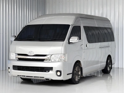 เช่ารถตู้ VIP พร้อมคนขับ (Commuter โฉมเก่า)