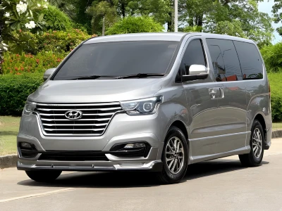 เช่ารถตู้ VIP พร้อมคนขับ (Hyundai)