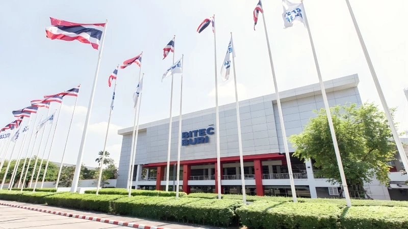 บริการเช่ารถตู้ไป BITEC Bang Na ไบเทคบางนา เหมารถตู้พร้อมคนขับ