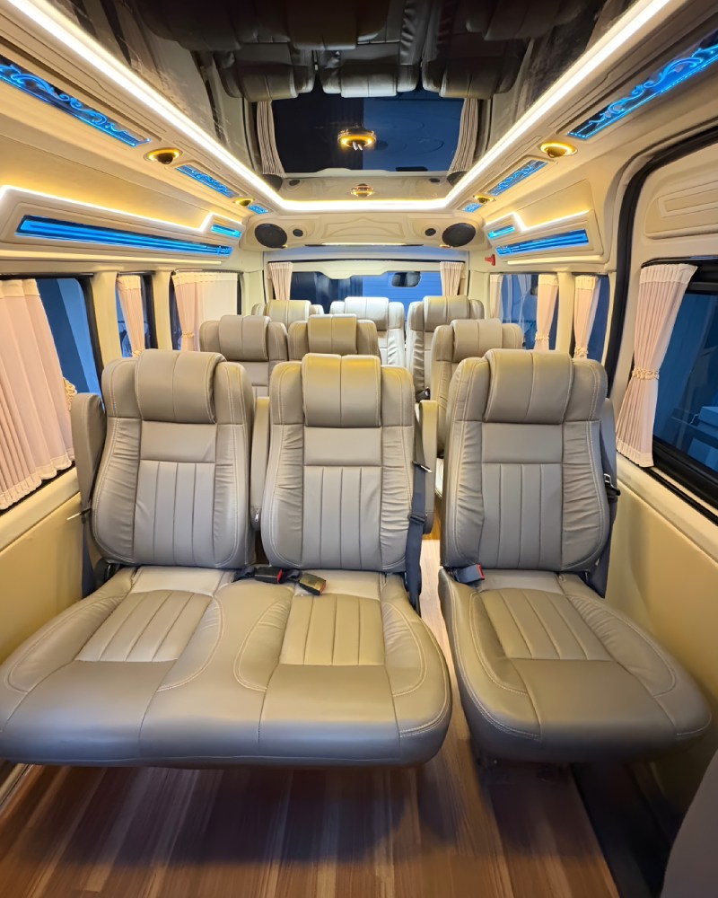 ภายในรถตู้แบบ VIP